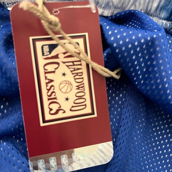 Mitchell & Ness NBA Hardwood Classics NWT  women’s Philadelphia 76 ers shorts. L - Picture 5 of 10